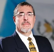 Milei ataca a periodista en crisis política.