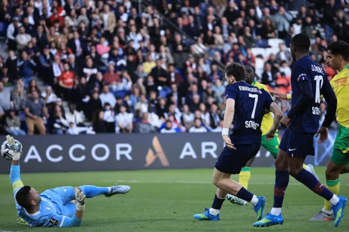 PSG celebra victoria 3-0 sobre Nantes.