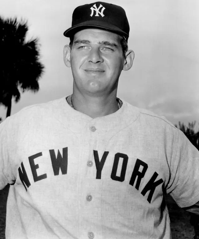 Jugadores de béisbol en momentos memorables.