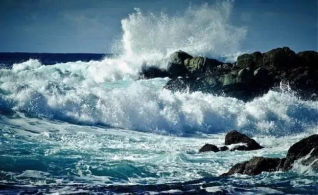 Alerta por lluvias y oleaje peligroso.