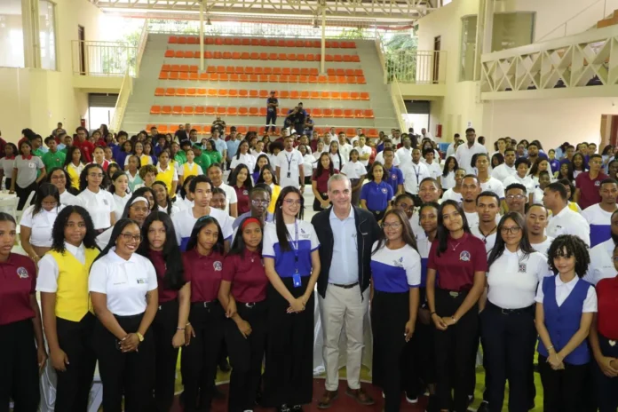 Abinader inaugura obras viales y culturales