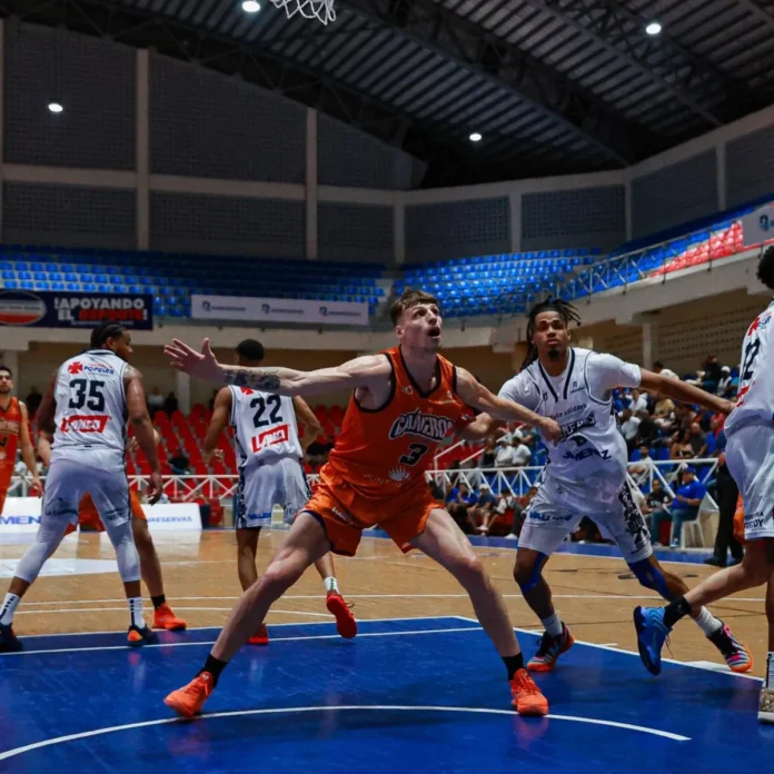 Marineros de Puerto Plata celebran victoria.