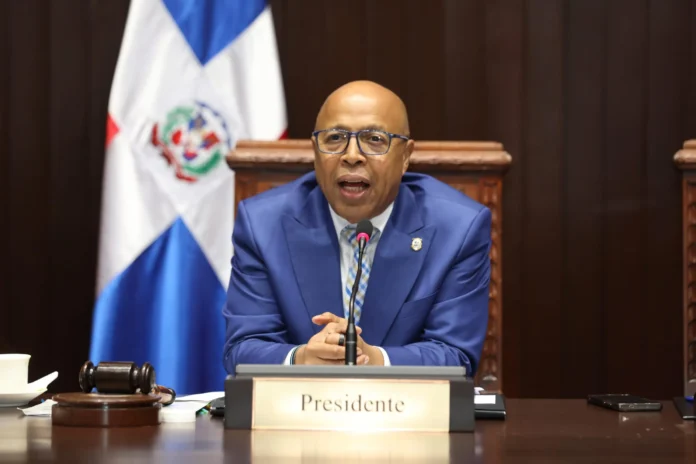 Alfredo Pacheco, diputado más conocido en encuesta.