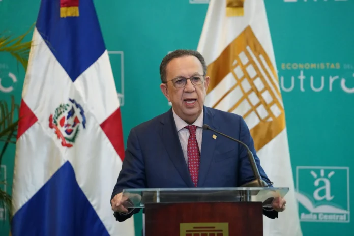 Premiación de jóvenes talentos en economía.