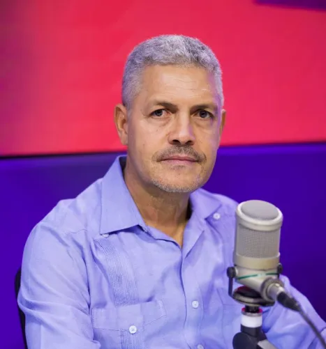 Luis Carvajal denuncia explotación ambiental irregular.