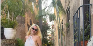 Elena Rose disfrutando sancocho en Casa de Campo.