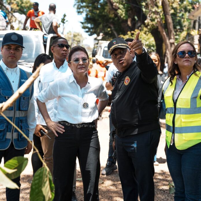 Carolina Mejía supervisa recuperación tras vientos.