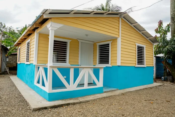 Entrega de viviendas en Cotuí por Propeep