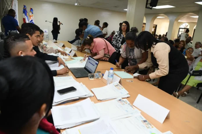 Inavi devuelve RD$2 millones a exservidores públicos