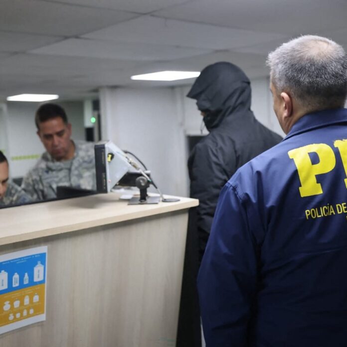 Chile aumenta deportaciones de inmigrantes irregulares
