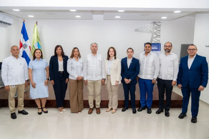 Alfonso Rodríguez en reunión sobre seguridad eléctrica.