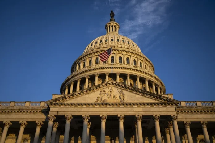 Demócratas critican fallo sobre deportaciones DACA.