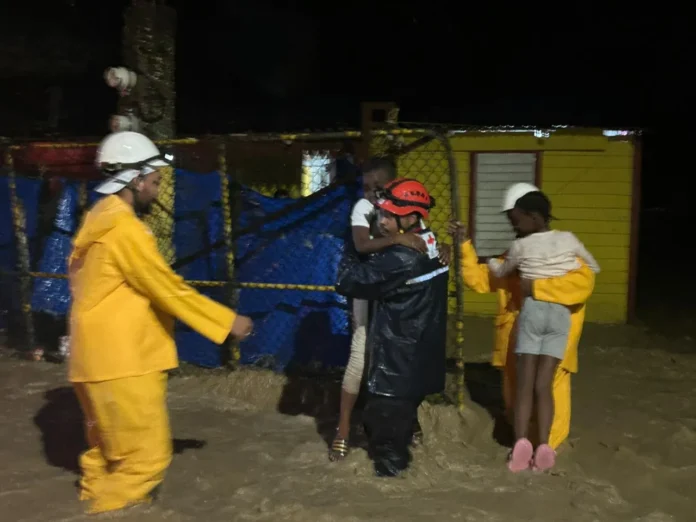 Cruz Roja Dominicana en operativos de inundaciones.
