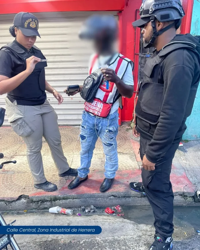 Director de Migración combate mafias en RD