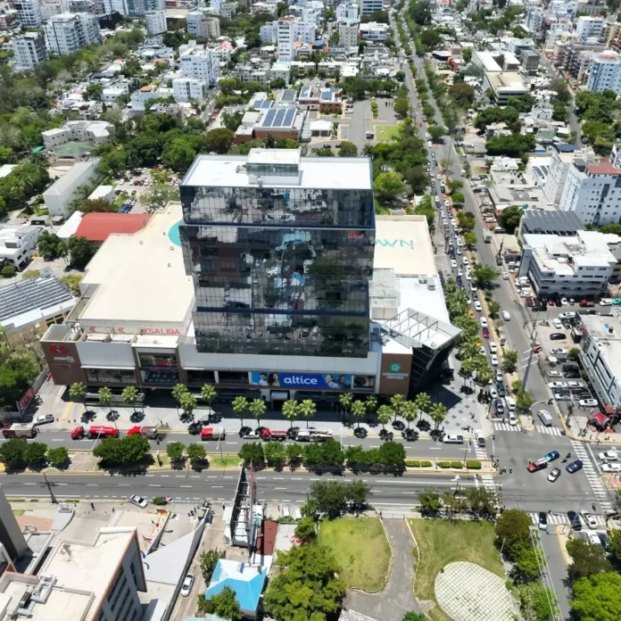 Evacuación en plaza Down Town Center por gas.