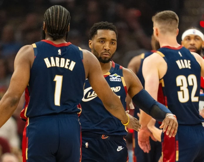 Cavaliers celebran victoria sobre Raptors 115-105