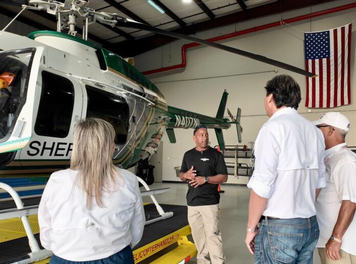 Visita del Departamento Aeroportuario a Orlando