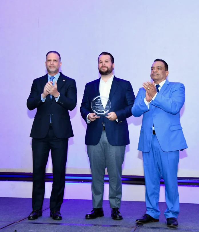 Homenaje a Orlando Jorge Mera en foro.