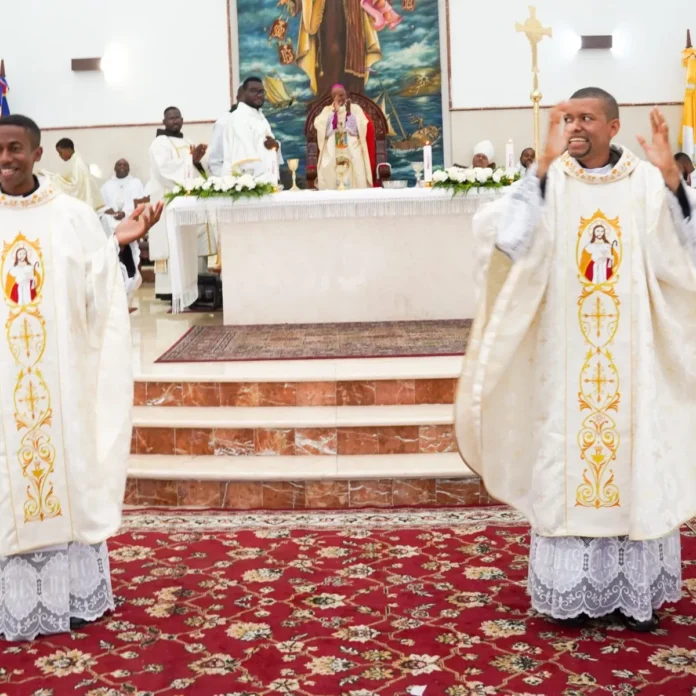 Primera ordenación sacerdotal en Stella Maris.