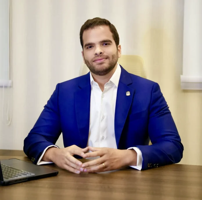 Diputado Vicente Sánchez propone ley educativa pacífica.