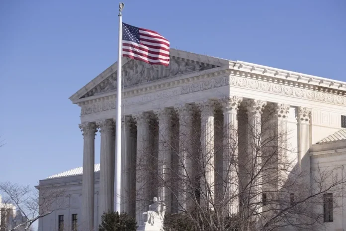 Supremo evalúa poder de Trump sobre TPS