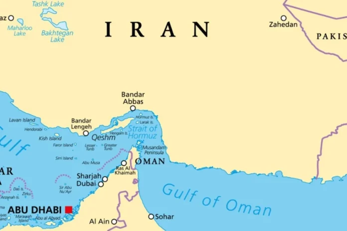 Estrecho de Ormuz, clave en comercio global.
