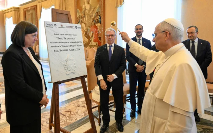 Papa León XIV bendice Centro CUORE en Roma.