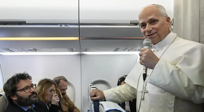 Papa León XIV en rueda de prensa.