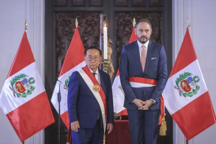 Nuevo ministro de Defensa de Perú, Amadeo Flores.