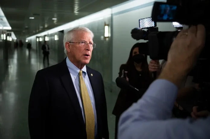 Senador Wicker urge a Trump atacar Irán