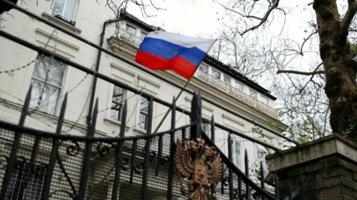 Reino Unido expulsa diplomático ruso en respuesta.