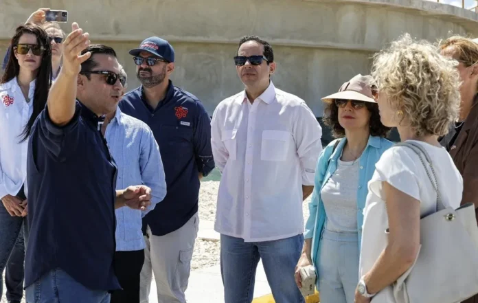 Embajadores europeos visitan proyecto turístico Cabo Rojo.