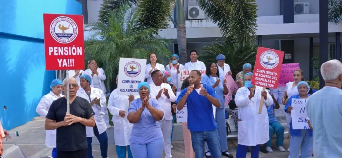 Enfermeras en paro por mejores condiciones laborales.