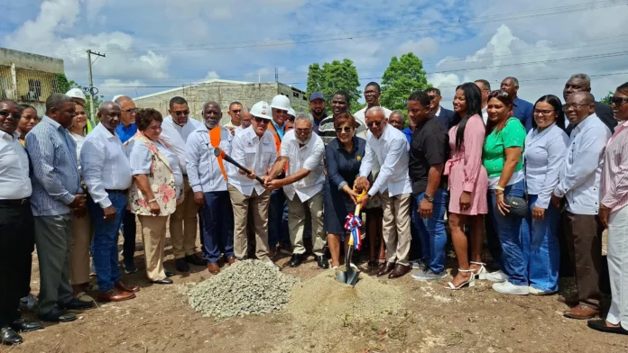 Construcción de Caipi y politécnico en Boca Chica