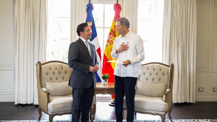 Regularización de dominicanos en España anunciada.