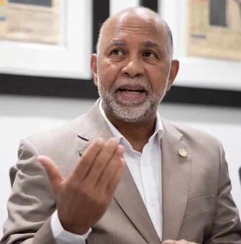 ADP alerta a maestros sobre correos importantes