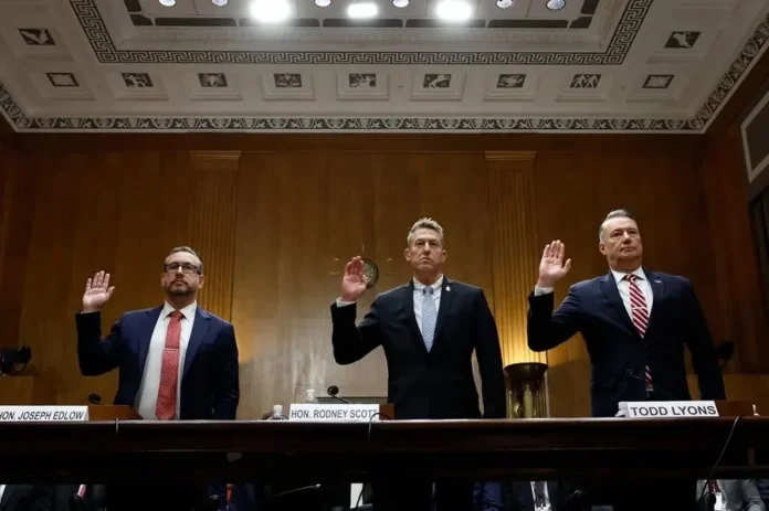 Crisis de liderazgo en ICE, jefes interinos.