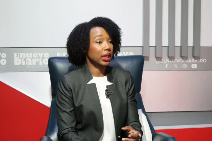 Economista aconseja a MIPYMES sobre facturación electrónica.