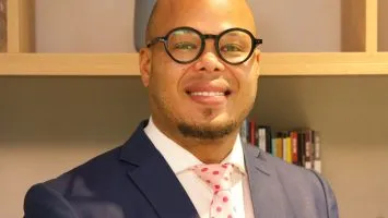 Joven político busca inspiración en Maquiavelo.