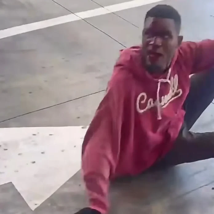 Multitud detiene ladrón en Plaza 27 de Febrero