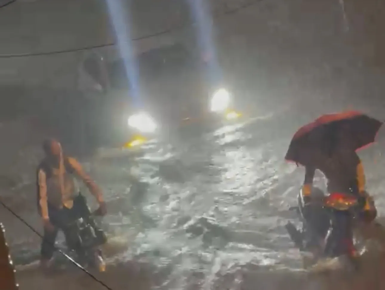 Inundaciones en La Vega por fuertes lluvias