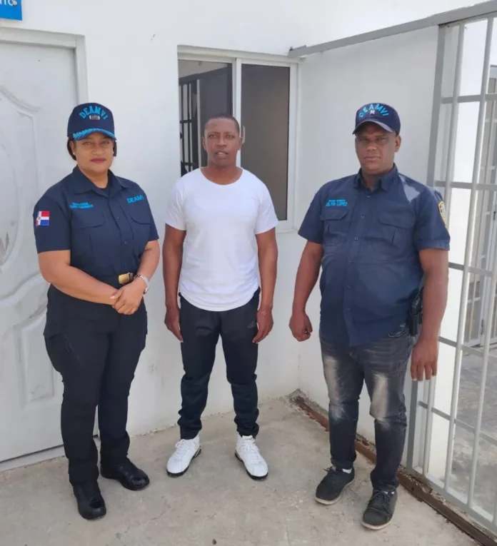 Hombre arrestado por amenazar a expareja.