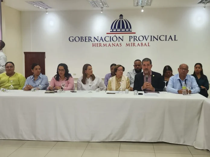 Carretera Tenares-Blanco-Gaspar Hernández en construcción.