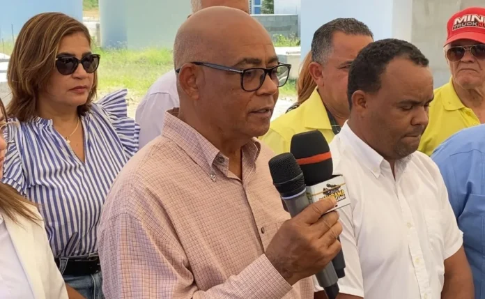 Construcción del panteón para prensa en Valverde