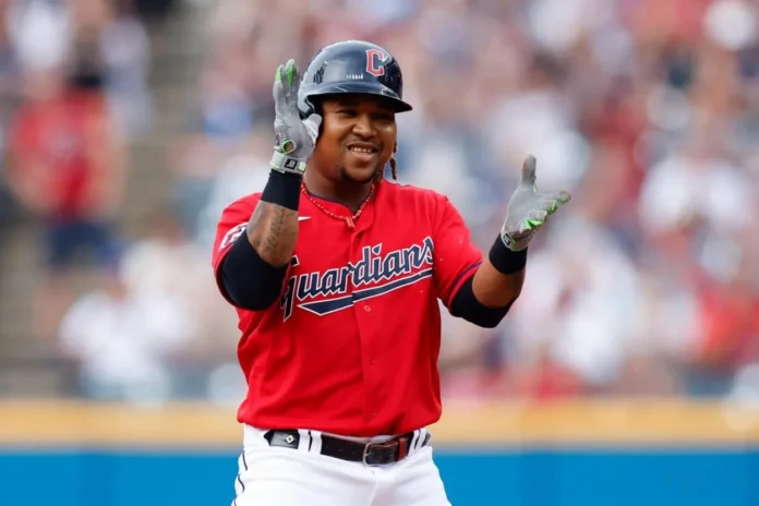 José Ramírez persigue 300 jonrones y robos.