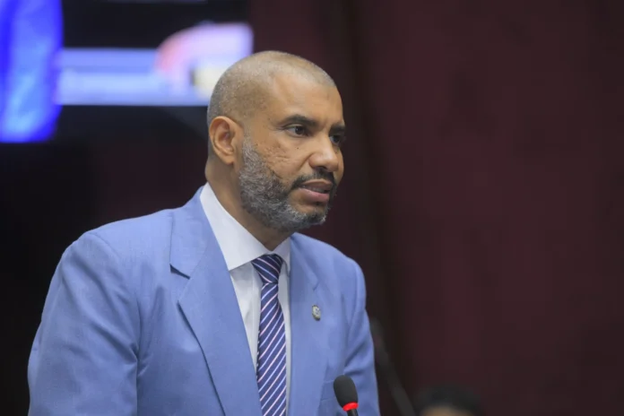 Diputado Cuevas Davis solicita fecha histórica.