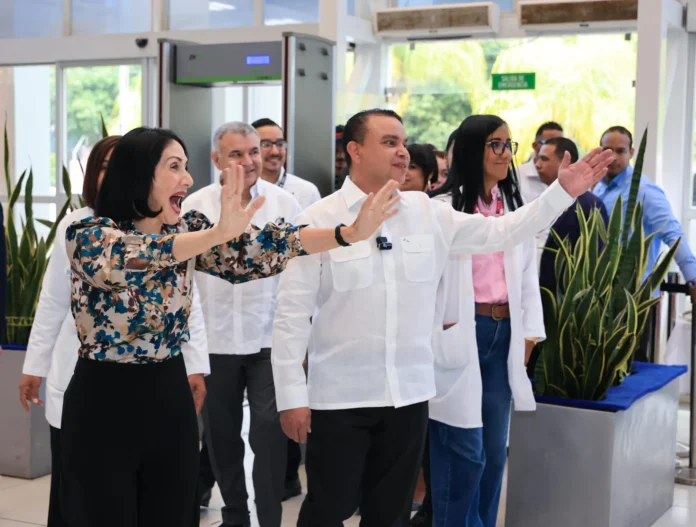 Primera dama y director del SNS en Incart