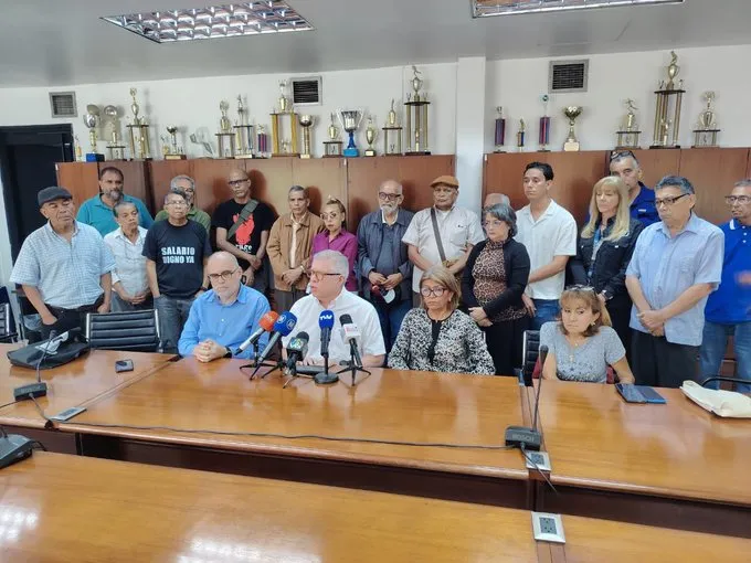 Profesores universitarios rechazan aumento salarial en Venezuela