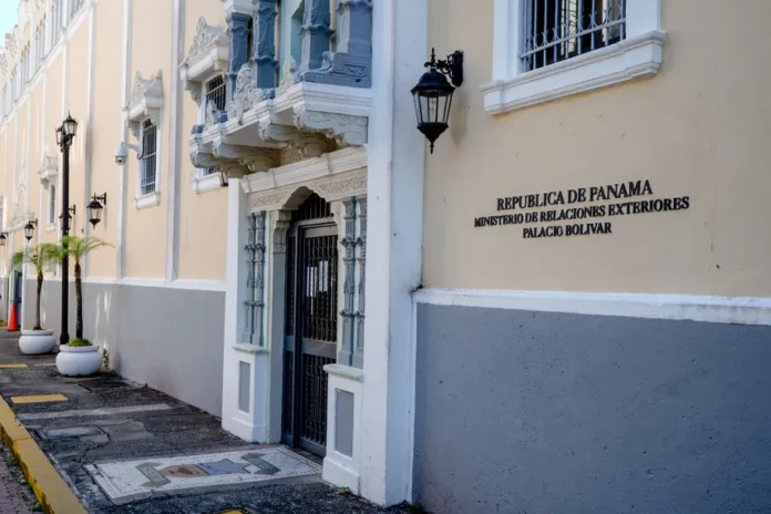 Panamá condena incautación de buque por Irán.