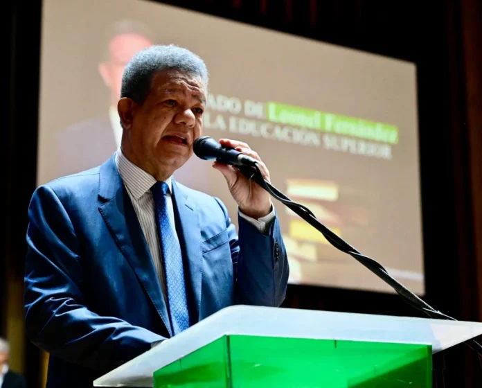 Leonel Fernández rechaza fusión ministerial educativa.